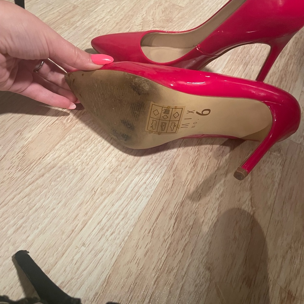 Red Pumps - Picture 3 of 3